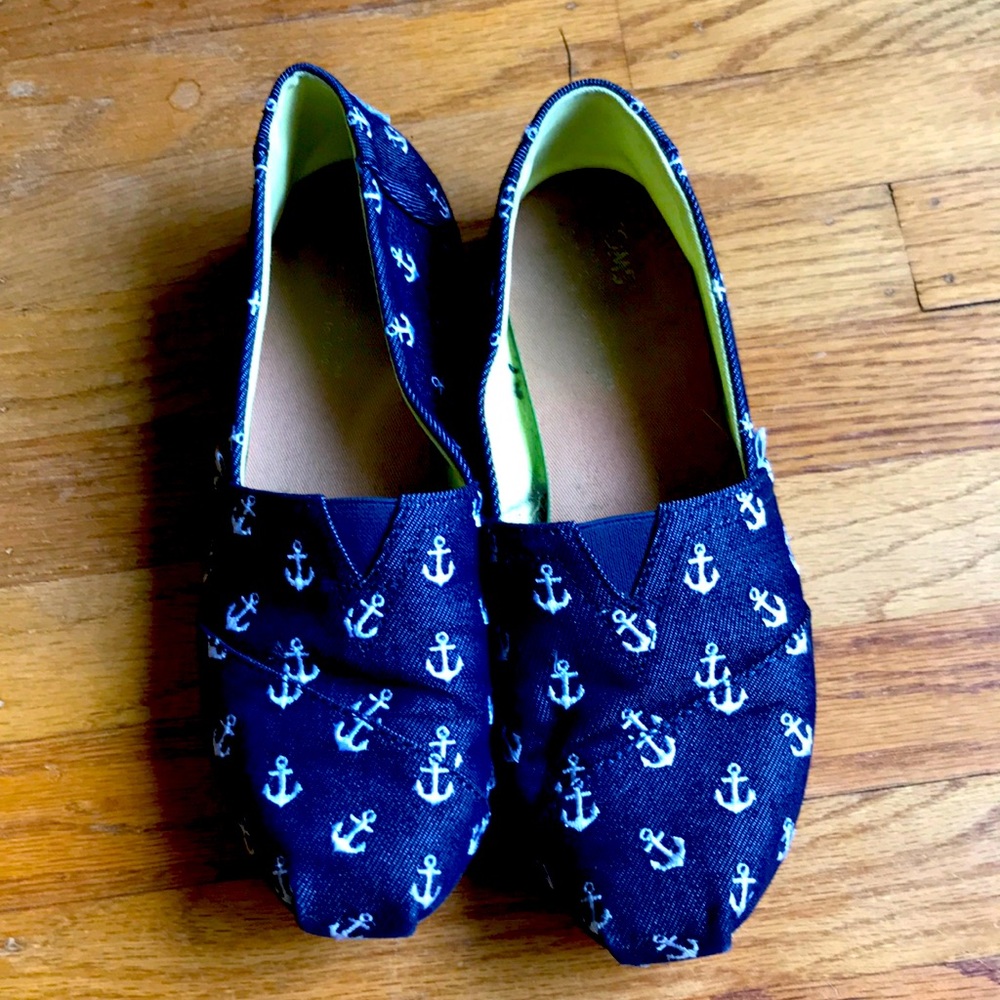 TOMS shoes